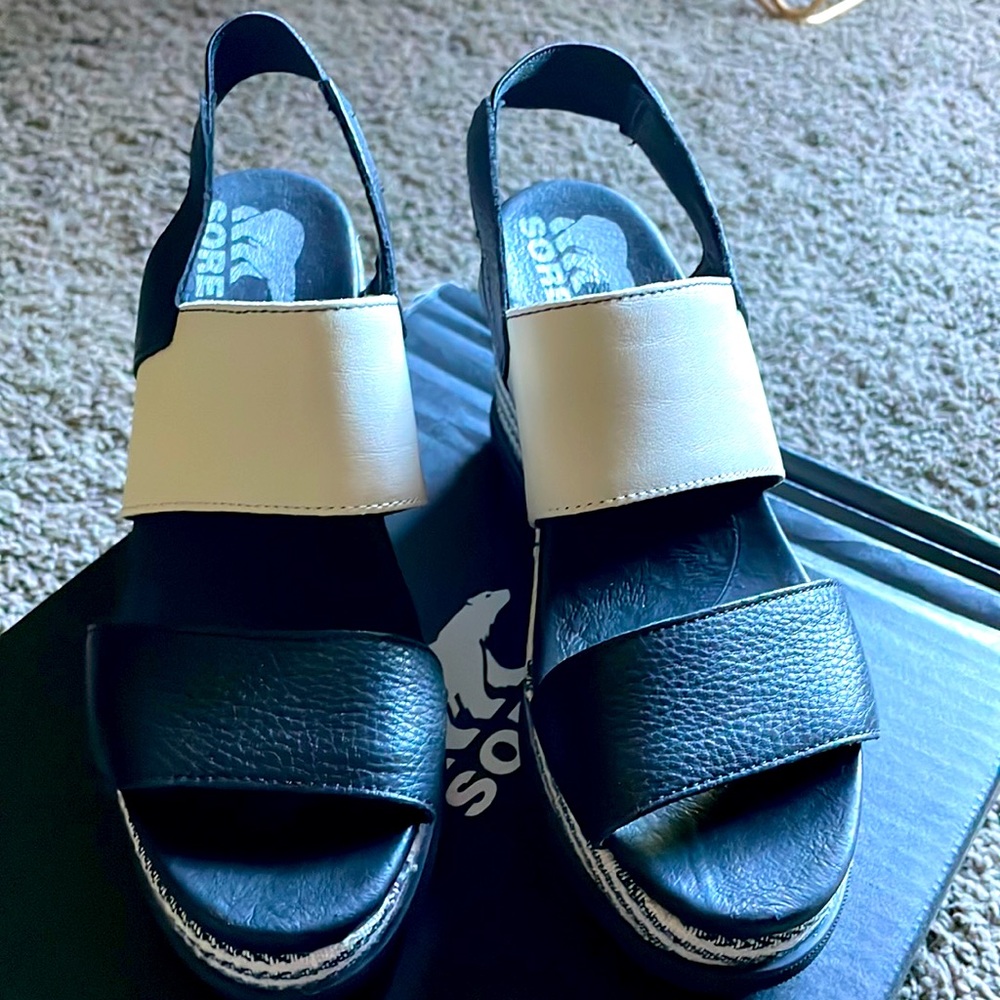 Never worn!! Beautiful Sorel wedges !